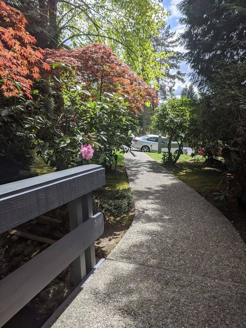 Condo for rent at 7930 SE 34th St, Mercer Island, WA 98040