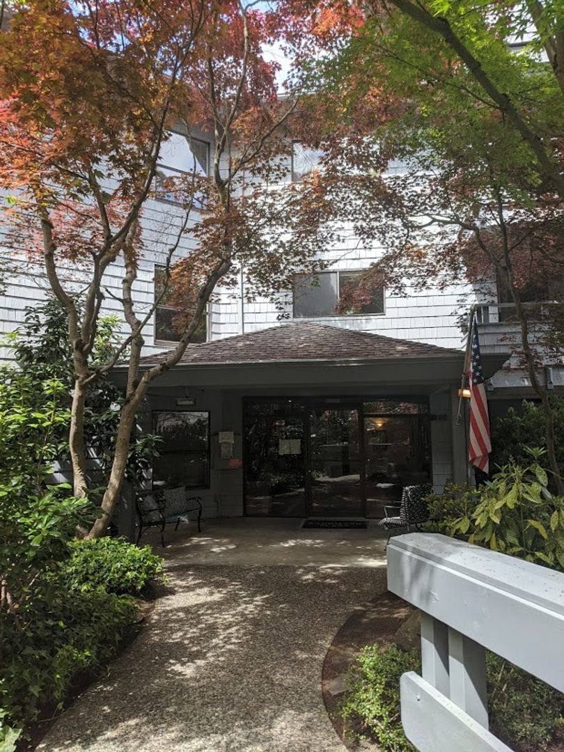 Condo for rent at 7930 SE 34th St, Mercer Island, WA 98040