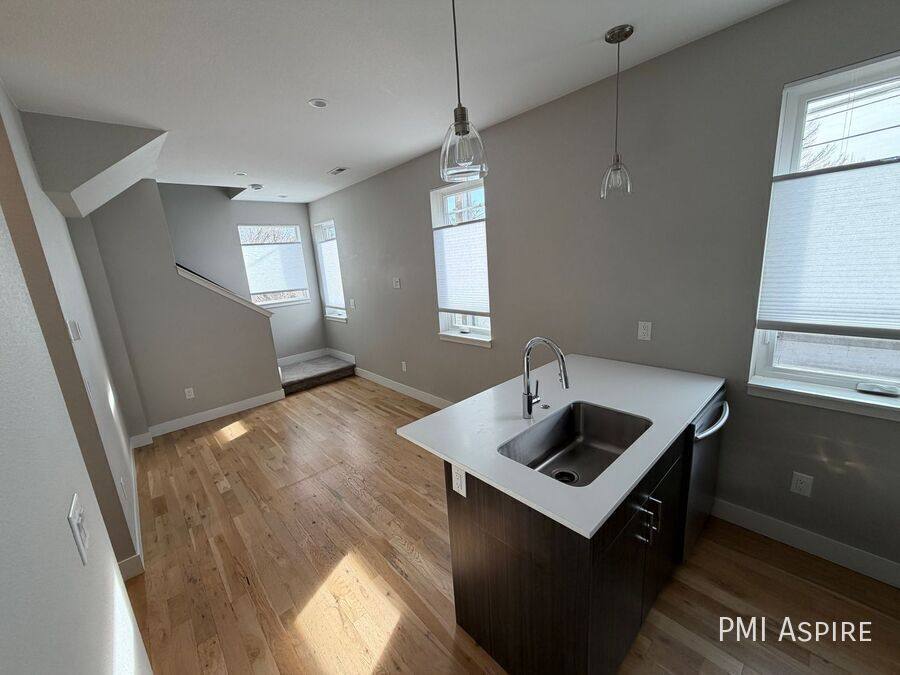 Townhouse for rent at 5151 W 10th Ave, Denver, CO 80204