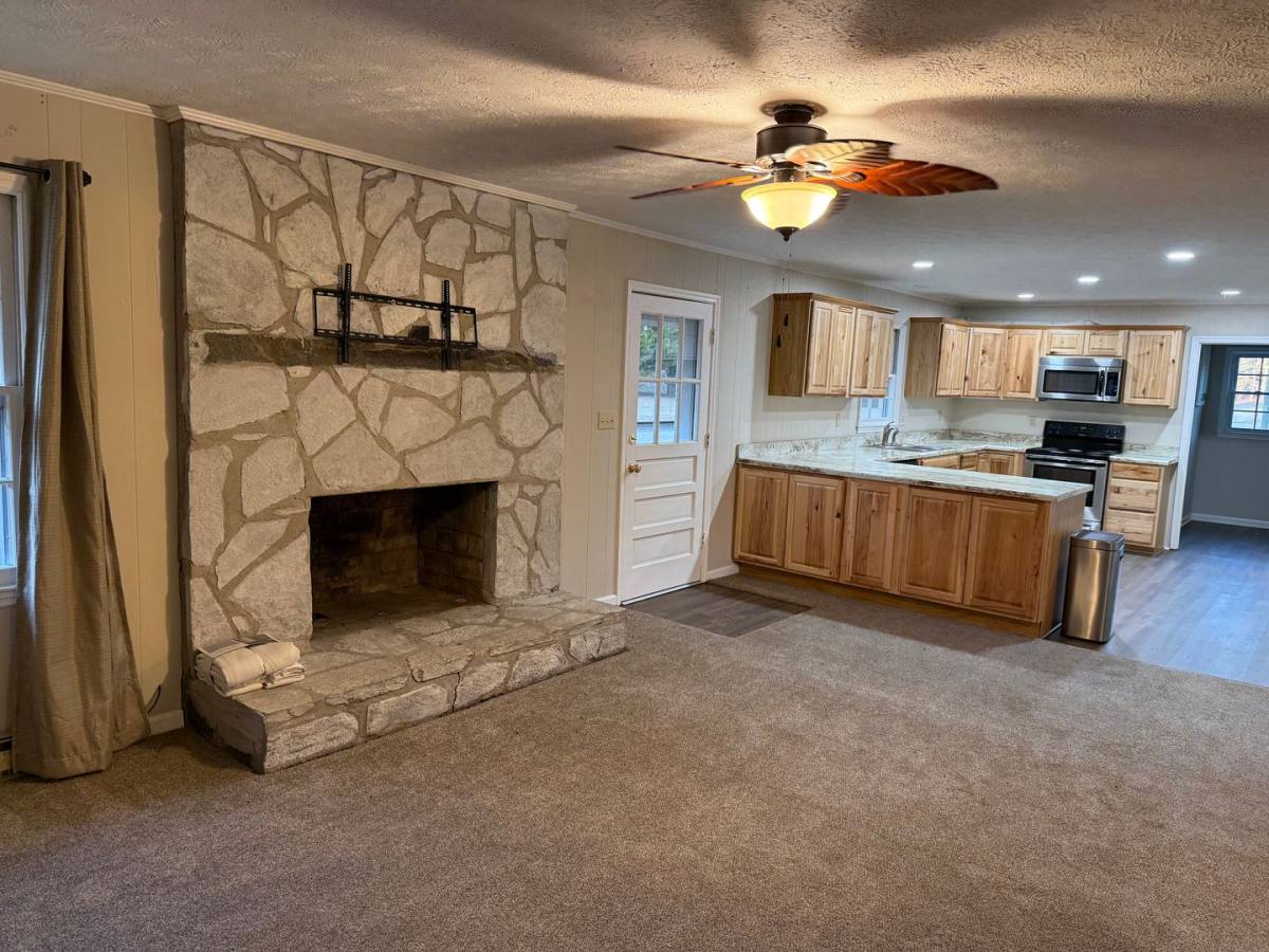 House for rent at 341 Sanders Davis Rd, Newnan, GA 30263