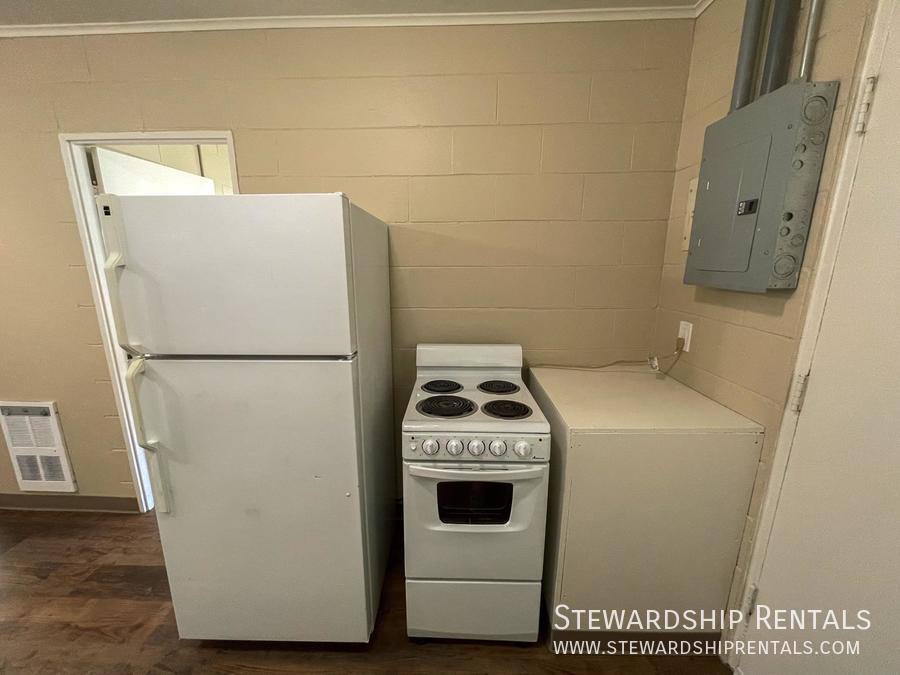 Apartment for rent at 76243 Gale St #1, Oakridge, OR 97463
