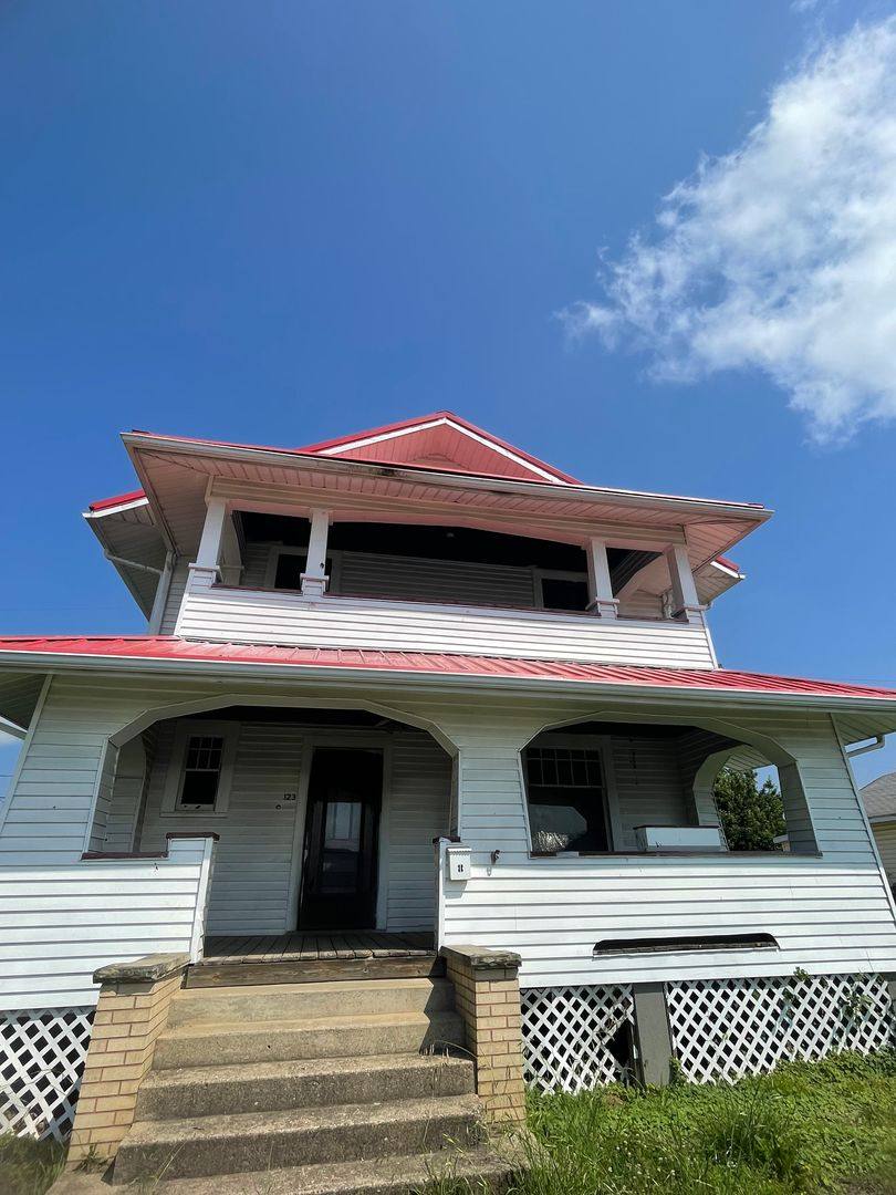 House for rent at 123 9th Ave, South Charleston, WV 25303