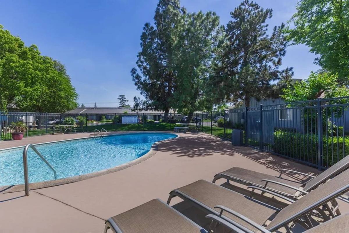 Apartment for rent at 401 Villa Ave, Clovis, CA 93612