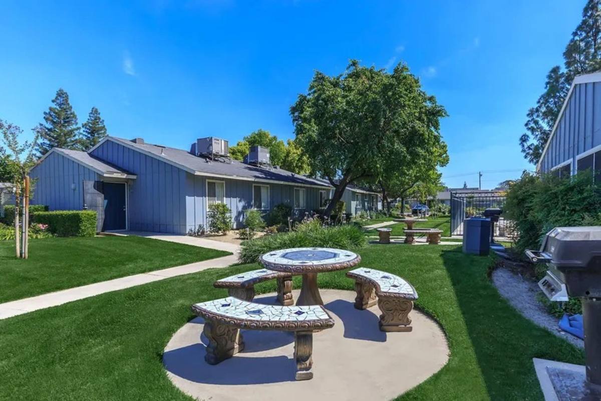 Apartment for rent at 401 Villa Ave, Clovis, CA 93612