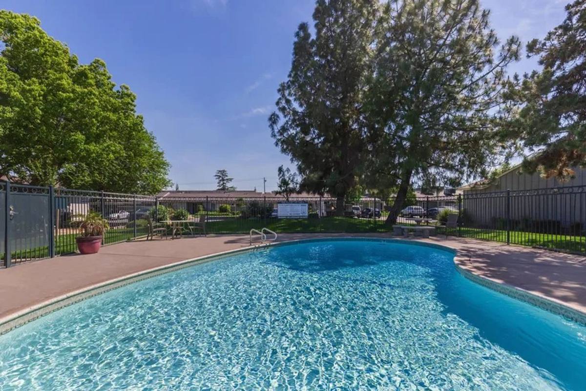 Apartment for rent at 401 Villa Ave, Clovis, CA 93612