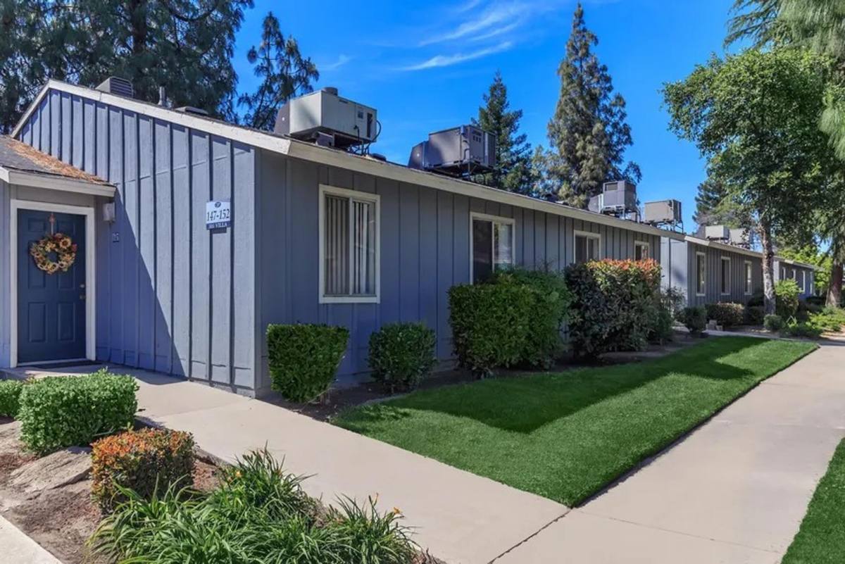 Apartment for rent at 401 Villa Ave, Clovis, CA 93612
