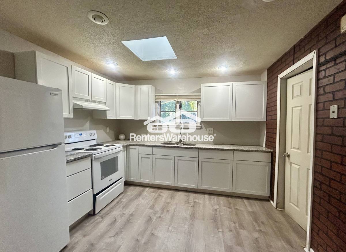 House for rent at 2846 Myrtle Ave, Kansas City, MO 64128