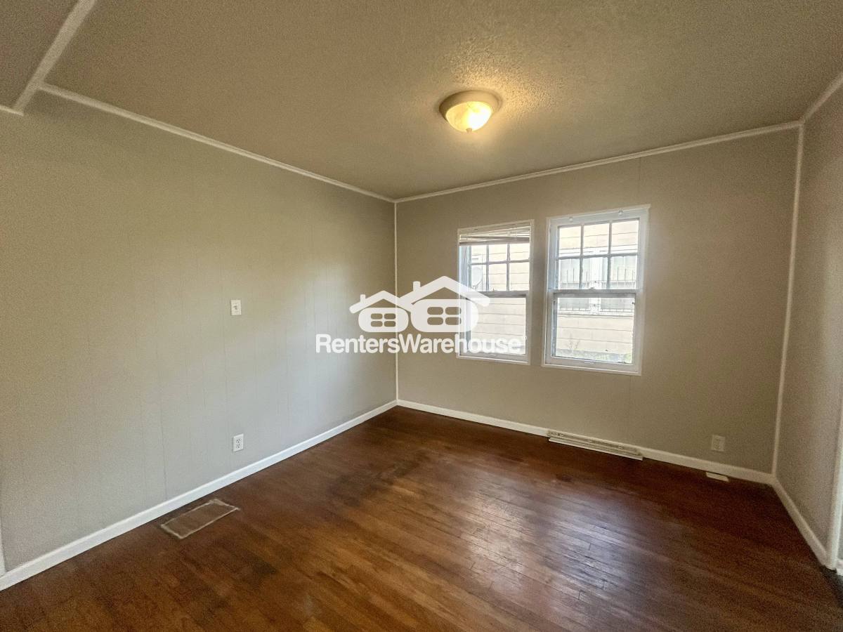 House for rent at 2846 Myrtle Ave, Kansas City, MO 64128