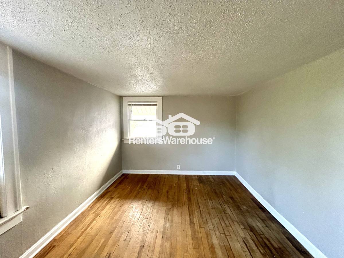 House for rent at 2846 Myrtle Ave, Kansas City, MO 64128