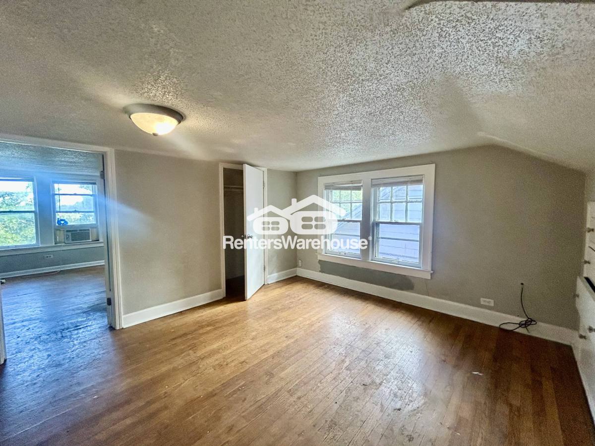 House for rent at 2846 Myrtle Ave, Kansas City, MO 64128