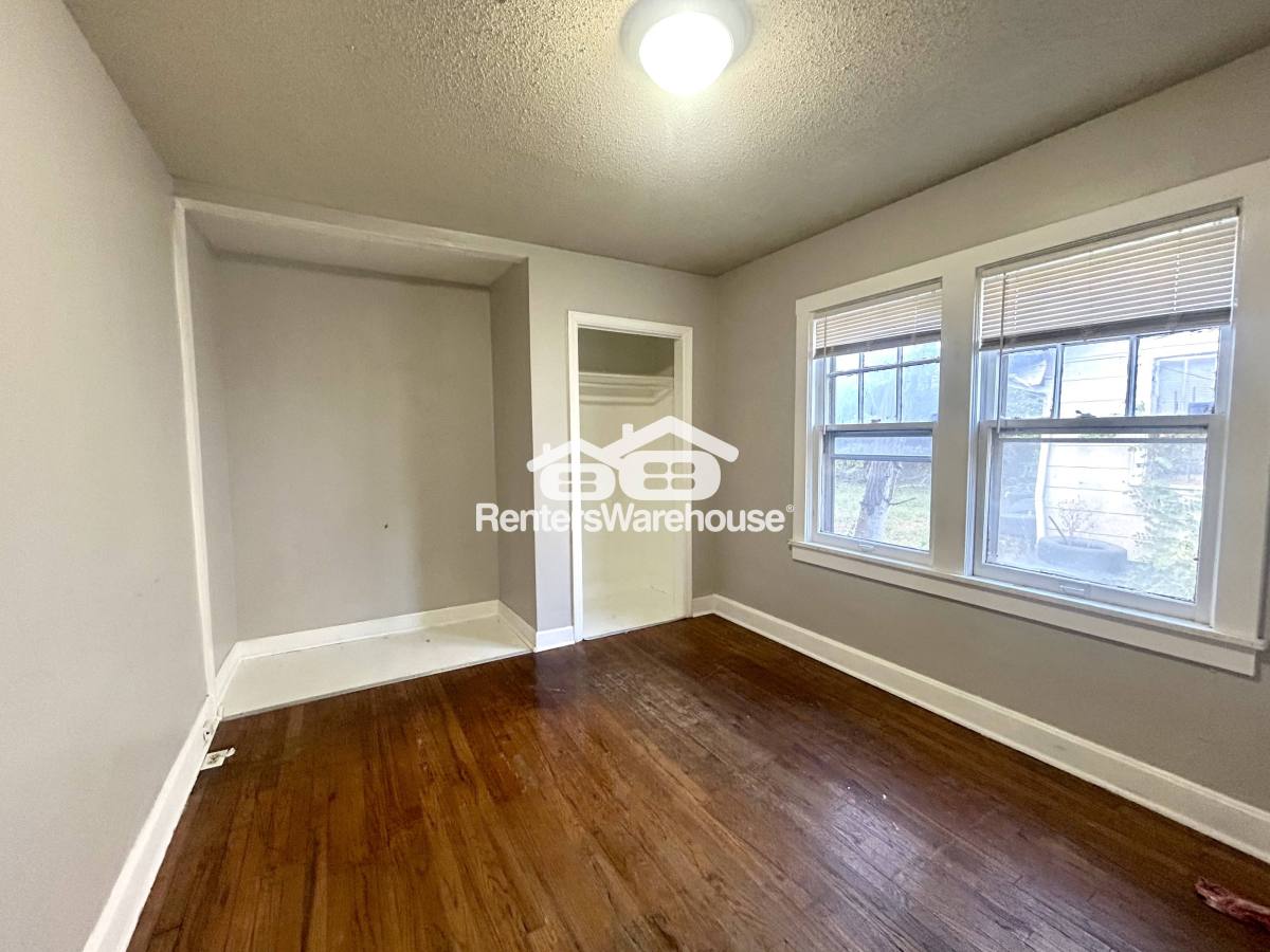 House for rent at 2846 Myrtle Ave, Kansas City, MO 64128