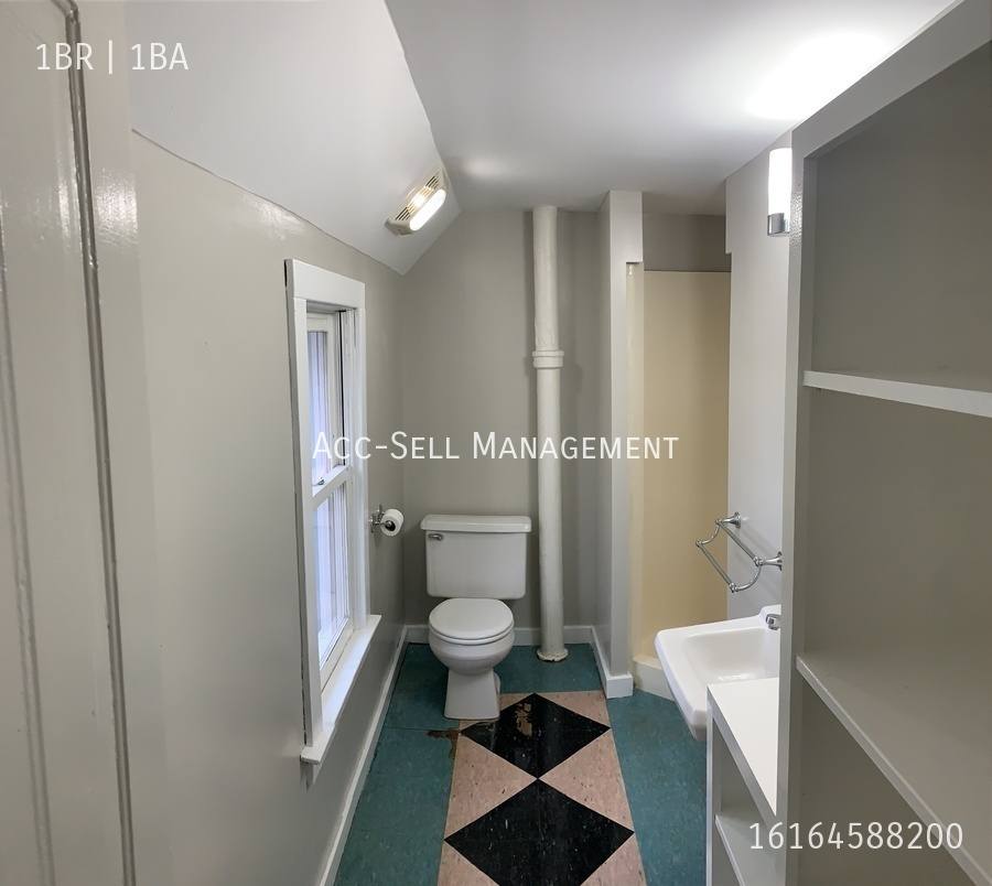 Apartment for rent at 104 Diamond Ave SE #2, Grand Rapids, MI 49506