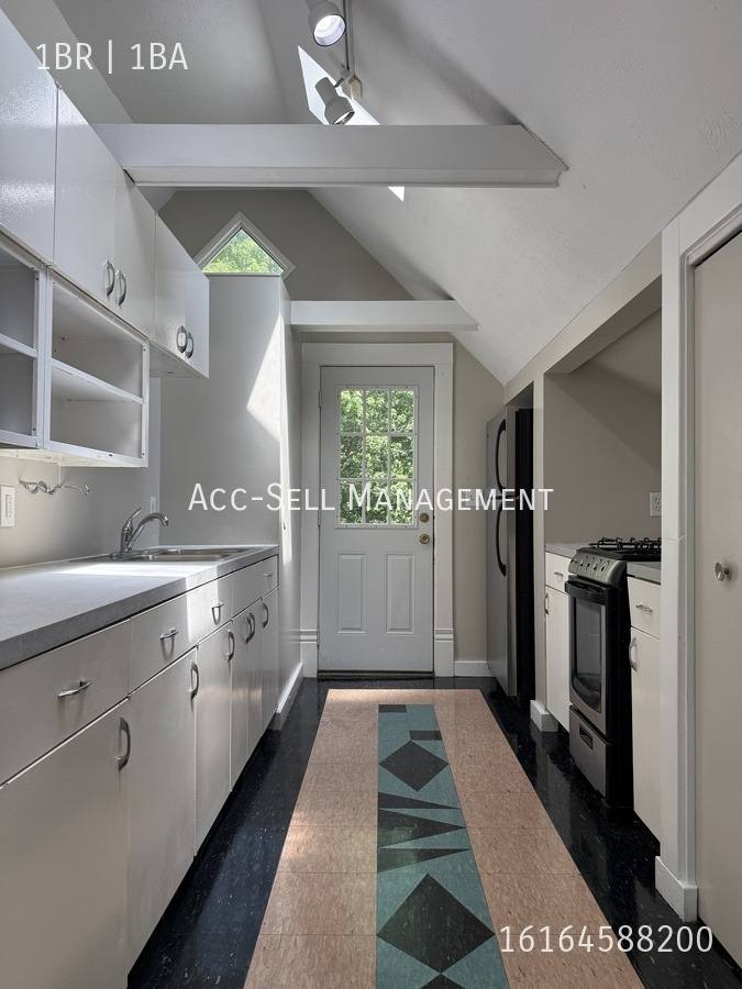 Apartment for rent at 104 Diamond Ave SE #2, Grand Rapids, MI 49506