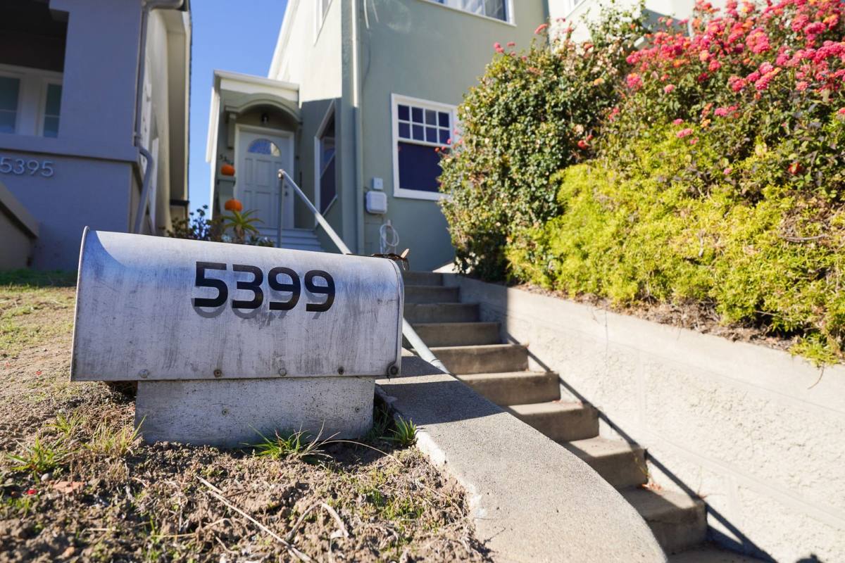 House for rent at 5399 Broadway, Oakland, CA 94618