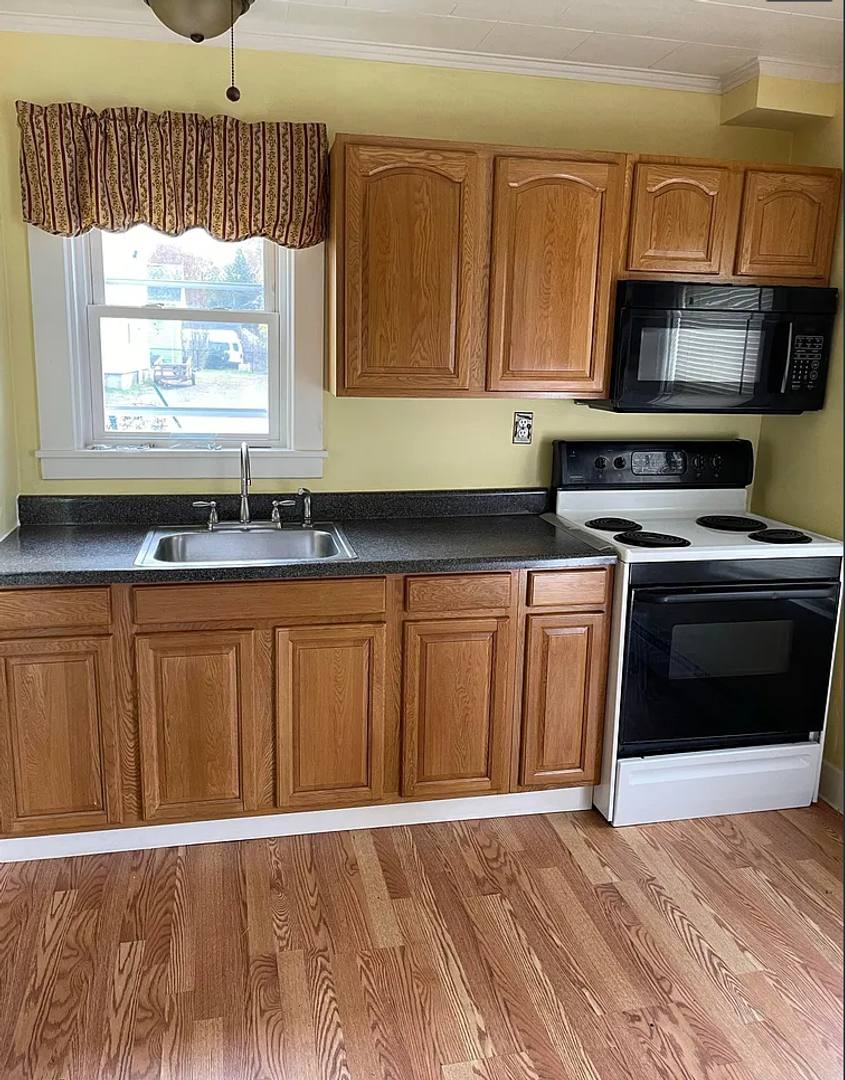 Apartment for rent at 31 Goodale St, Athol, MA 01331