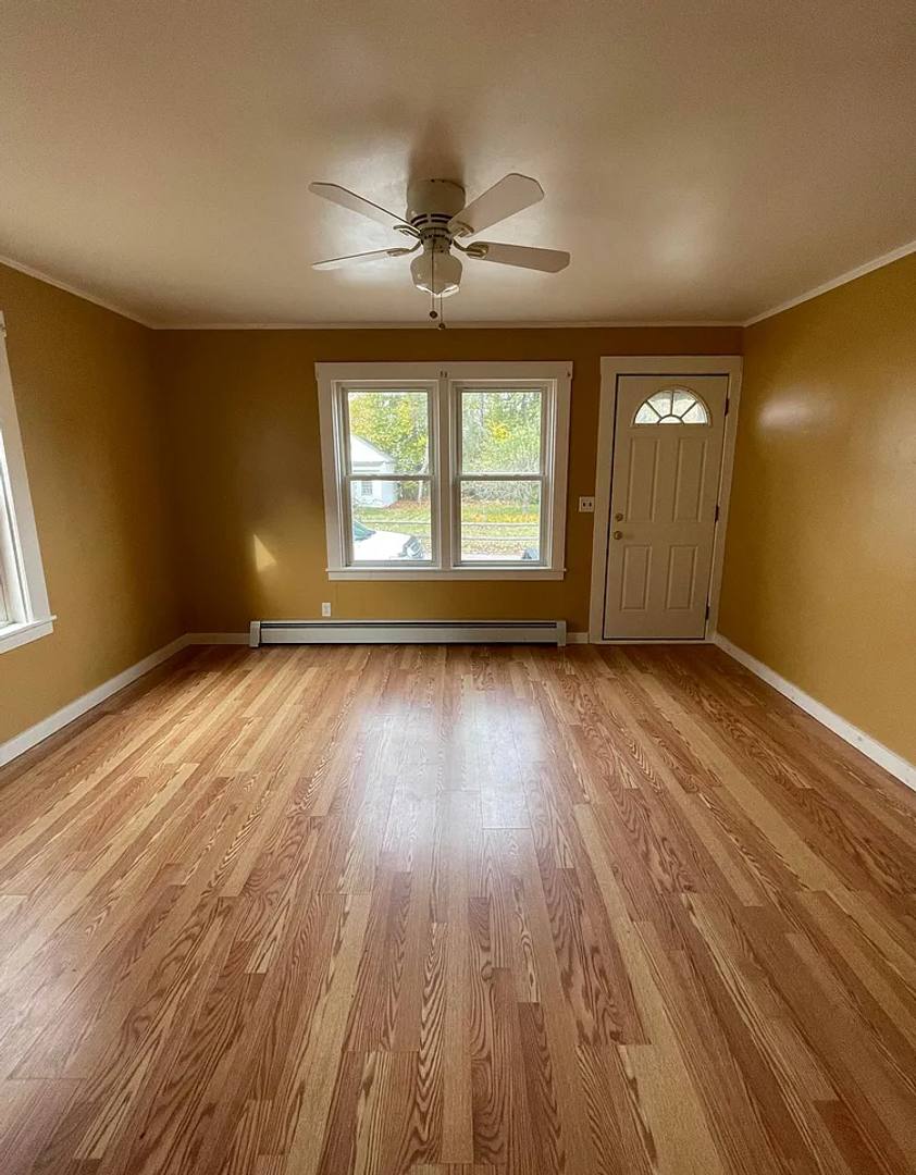 Apartment for rent at 31 Goodale St, Athol, MA 01331