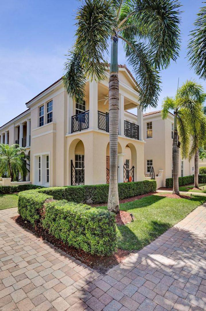 Townhouse for rent at 823 NW 82 Lane, Boca Raton, FL 33487