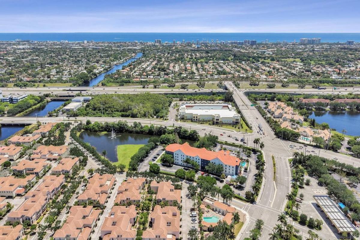 Townhouse for rent at 823 NW 82 Lane, Boca Raton, FL 33487