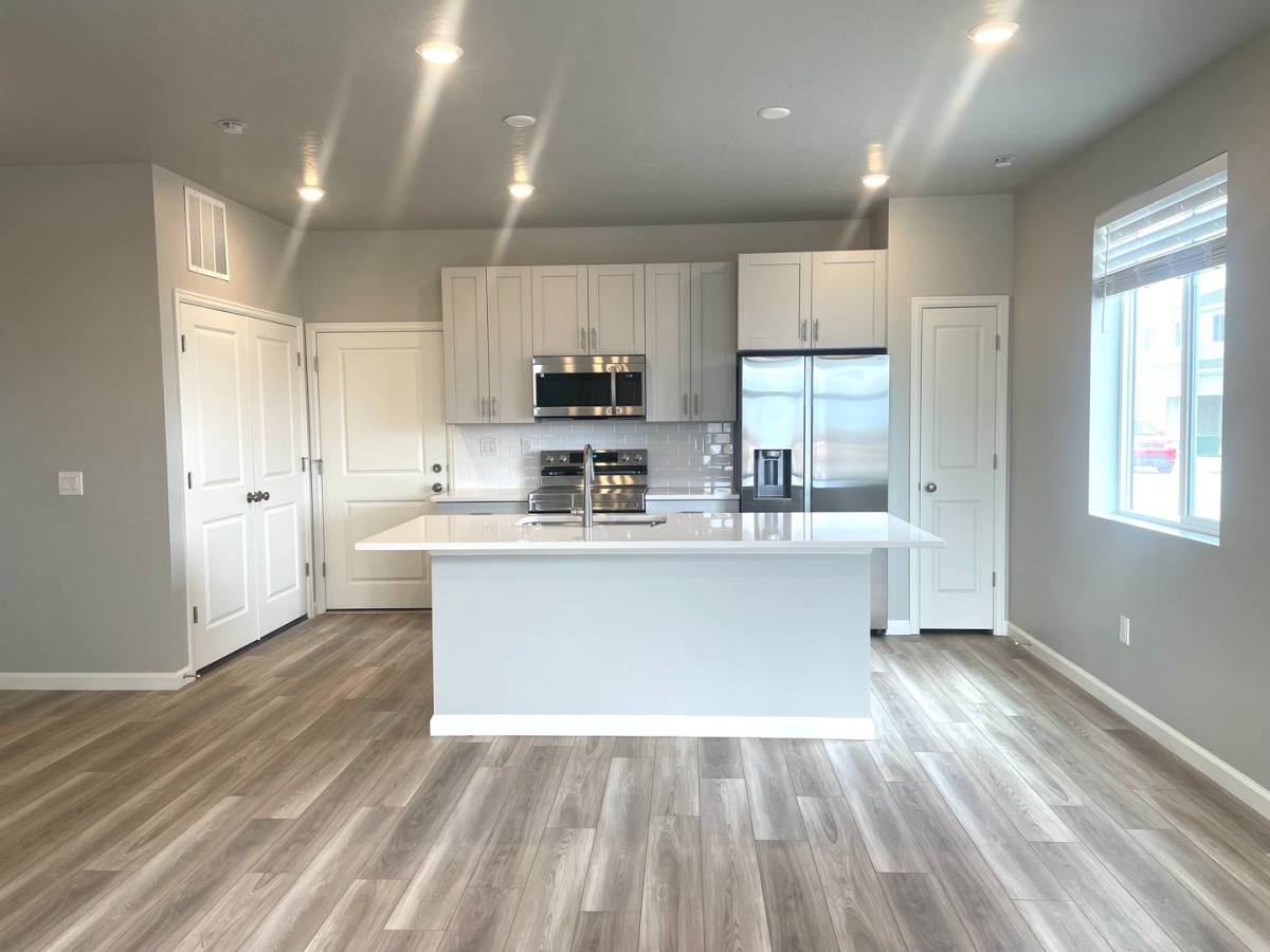 House for rent at 251 N Riverside Dr, Saratoga Springs, UT 84045