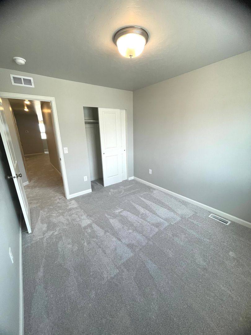 House for rent at 251 N Riverside Dr, Saratoga Springs, UT 84045