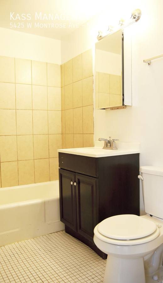 Apartment for rent at 5425 W Montrose Ave #SB, Chicago, IL 60641
