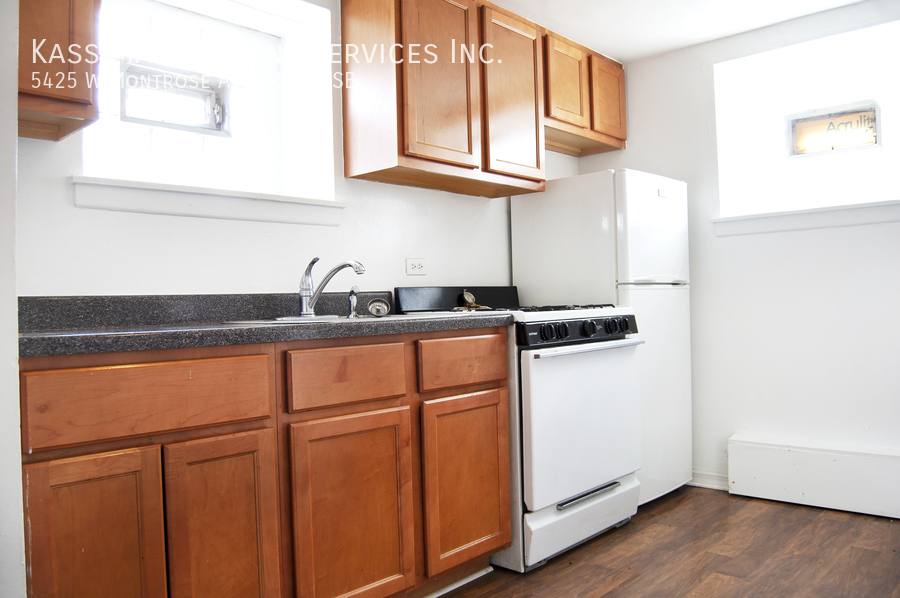 Apartment for rent at 5425 W Montrose Ave #SB, Chicago, IL 60641