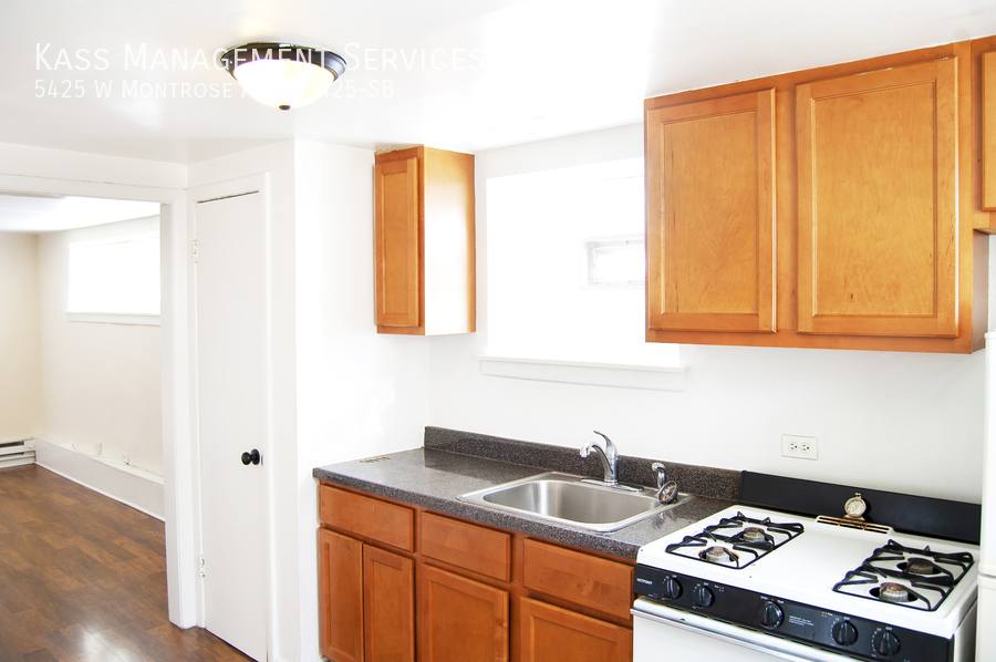 Apartment for rent at 5425 W Montrose Ave #SB, Chicago, IL 60641