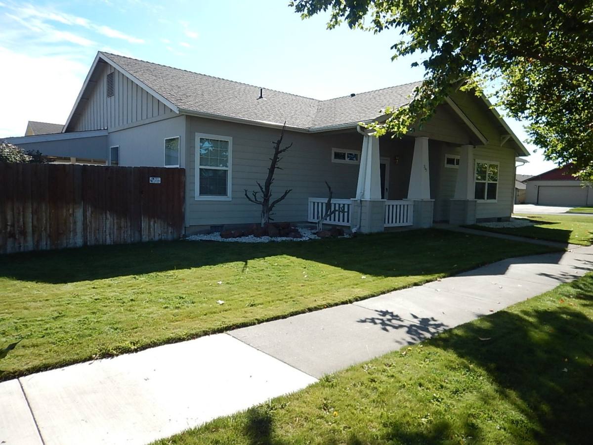 House for rent at 715 NE Fieldstone Court, Prineville, OR 97754
