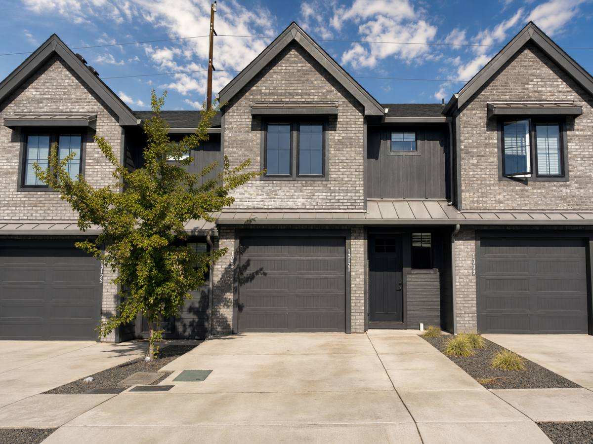 Townhouse for rent at 13121 NE 71st Place, Vancouver, WA 98686