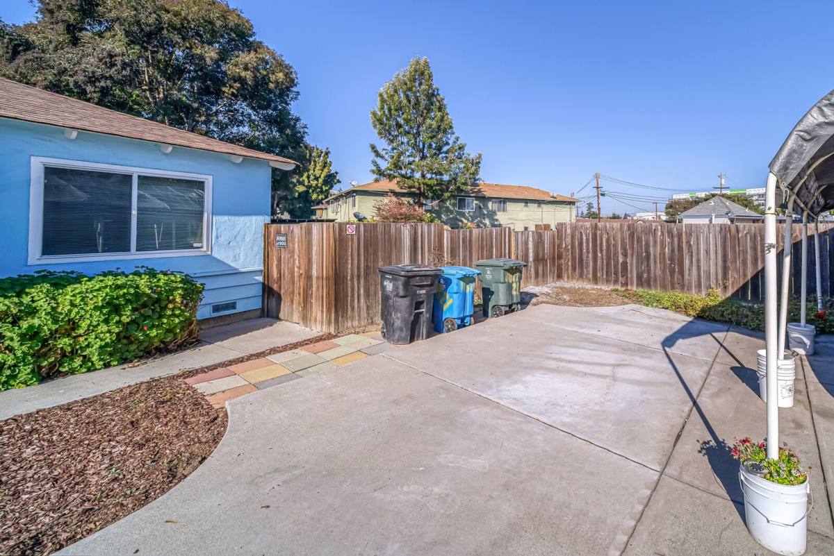 Townhouse for rent at 1821 Woodland Ave, Palo Alto, CA 94303