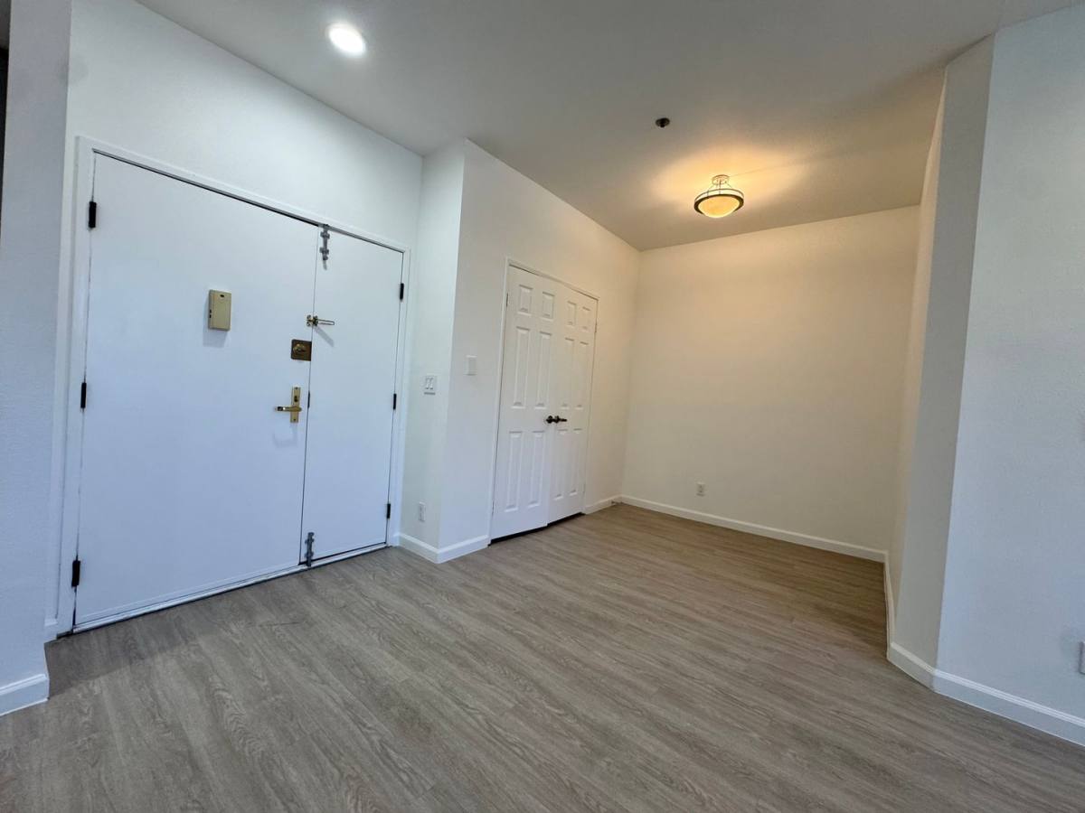 Apartment for rent at 8915 Burton Way, Los Angeles, CA 90048