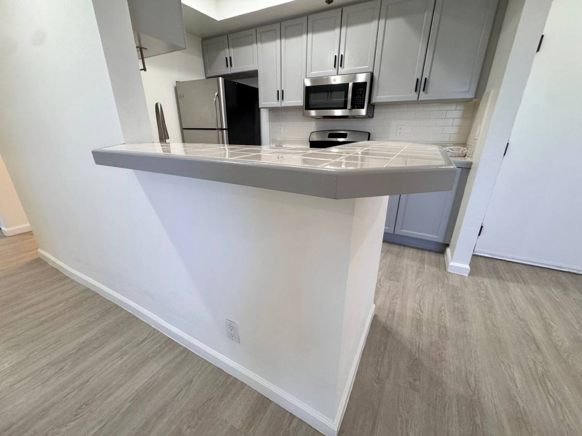 Apartment for rent at 8915 Burton Way, Los Angeles, CA 90048