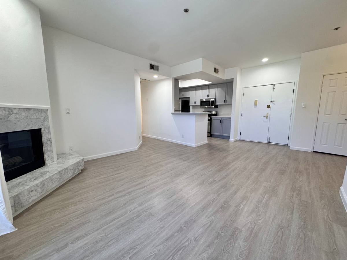 Apartment for rent at 8915 Burton Way, Los Angeles, CA 90048