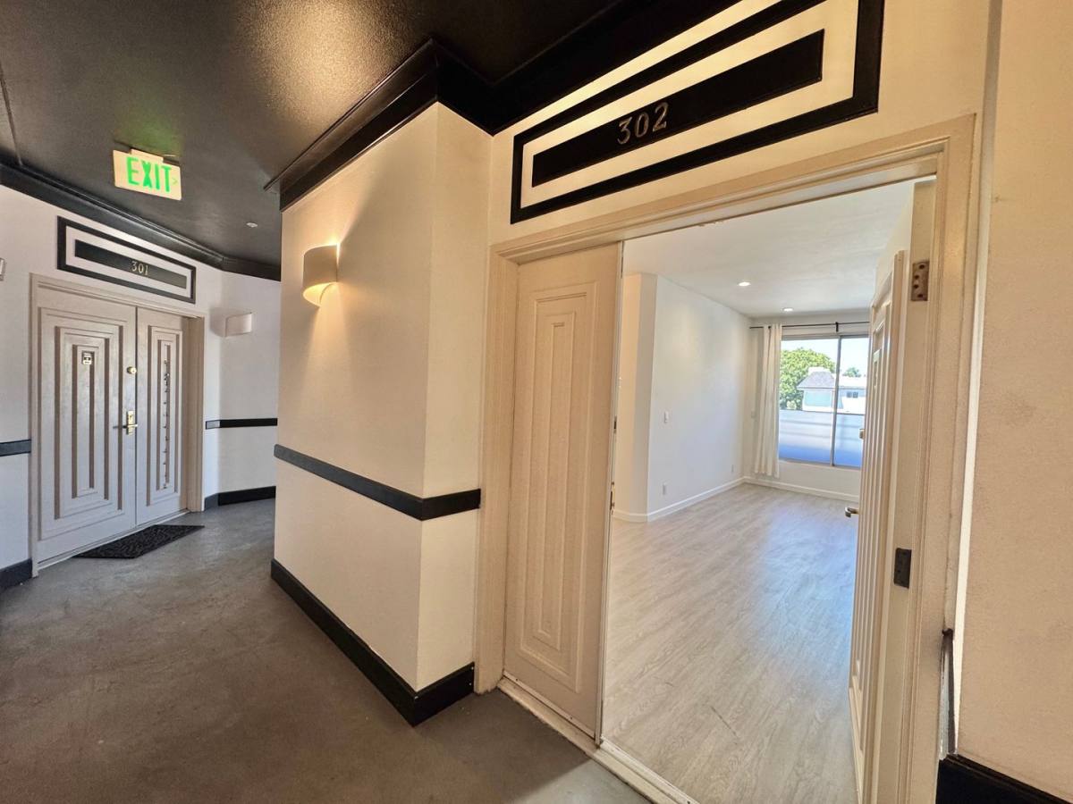 Apartment for rent at 8915 Burton Way, Los Angeles, CA 90048