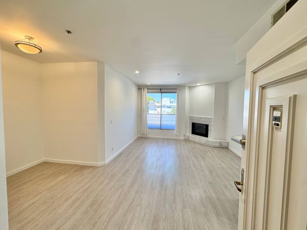Apartment for rent at 8915 Burton Way, Los Angeles, CA 90048