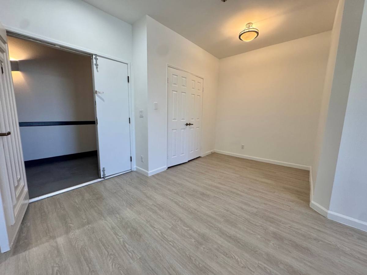 Apartment for rent at 8915 Burton Way, Los Angeles, CA 90048