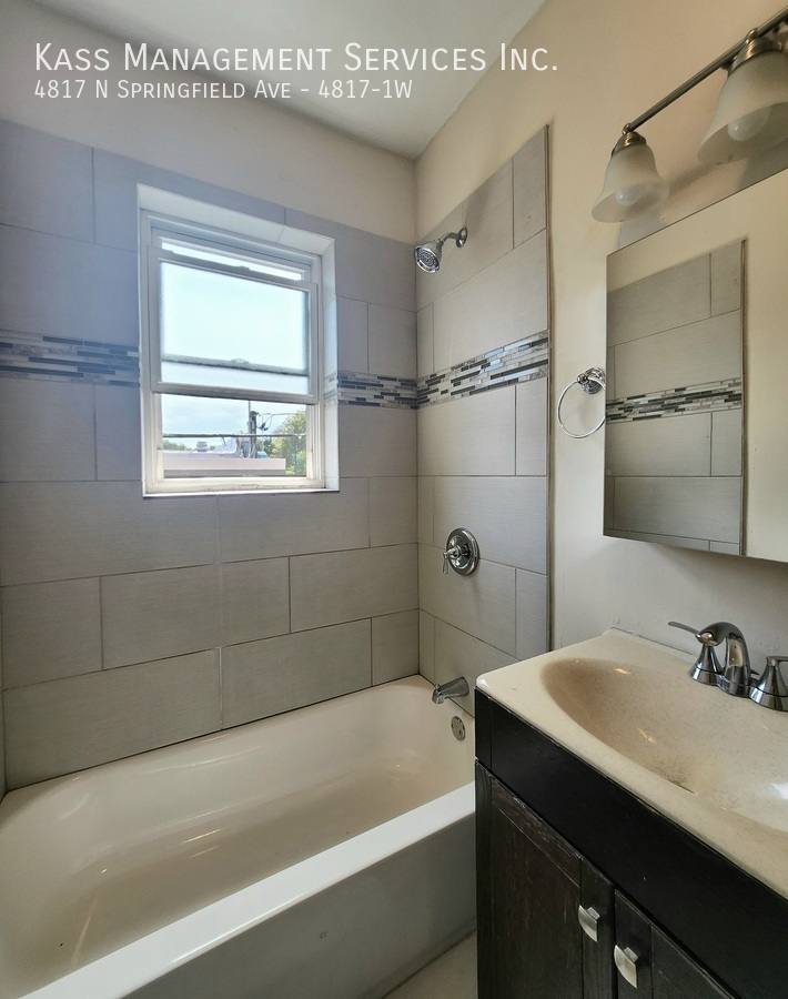 Apartment for rent at 4817 N Springfield Ave #1W, Chicago, IL 60625
