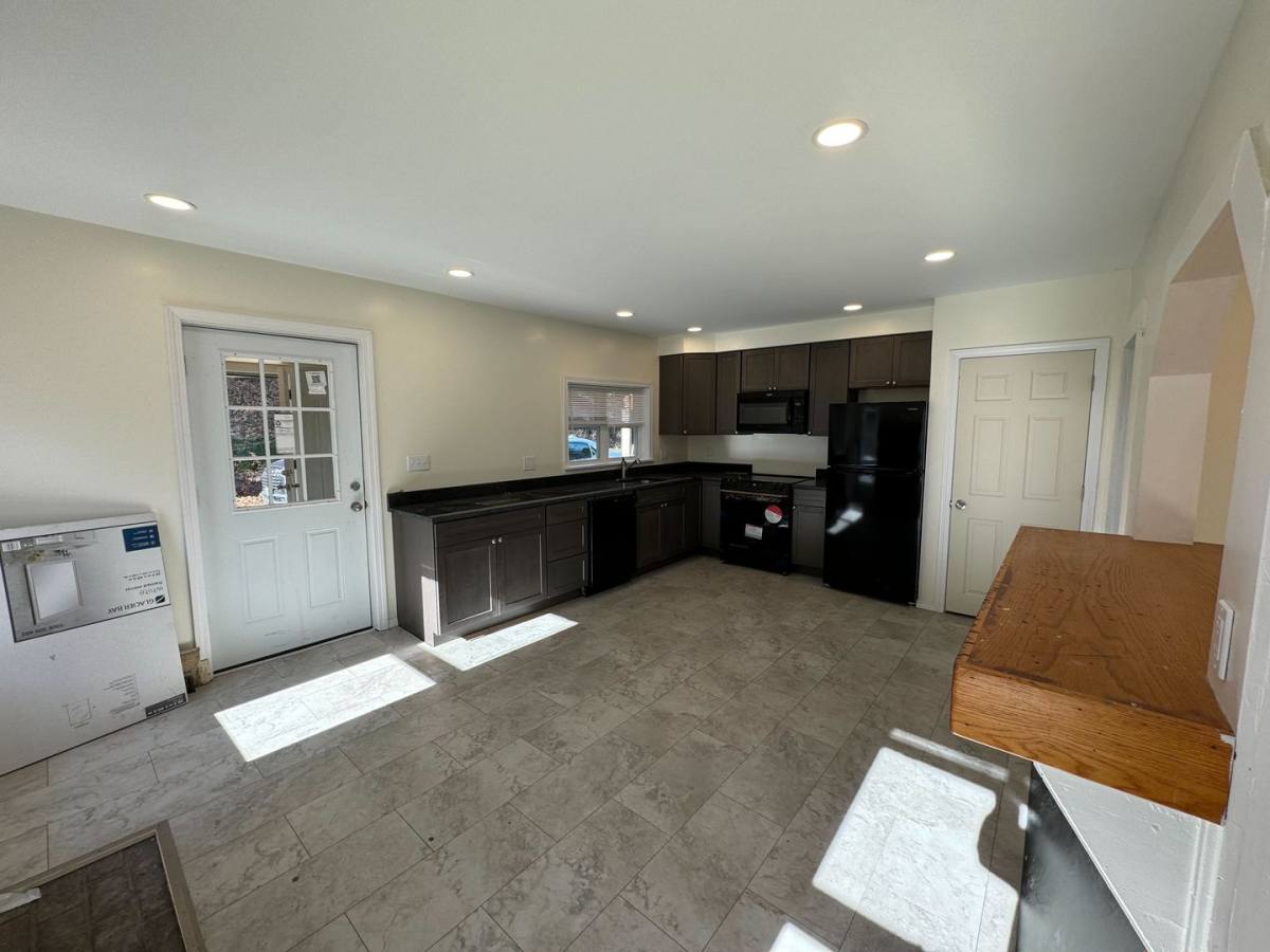 Apartment for rent at 21-23 Maple St, Windsor, VT 05089