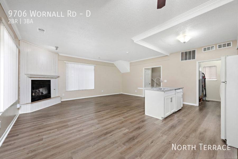 Townhouse for rent at 9706 Wornall Rd #D, Kansas City, MO 64114