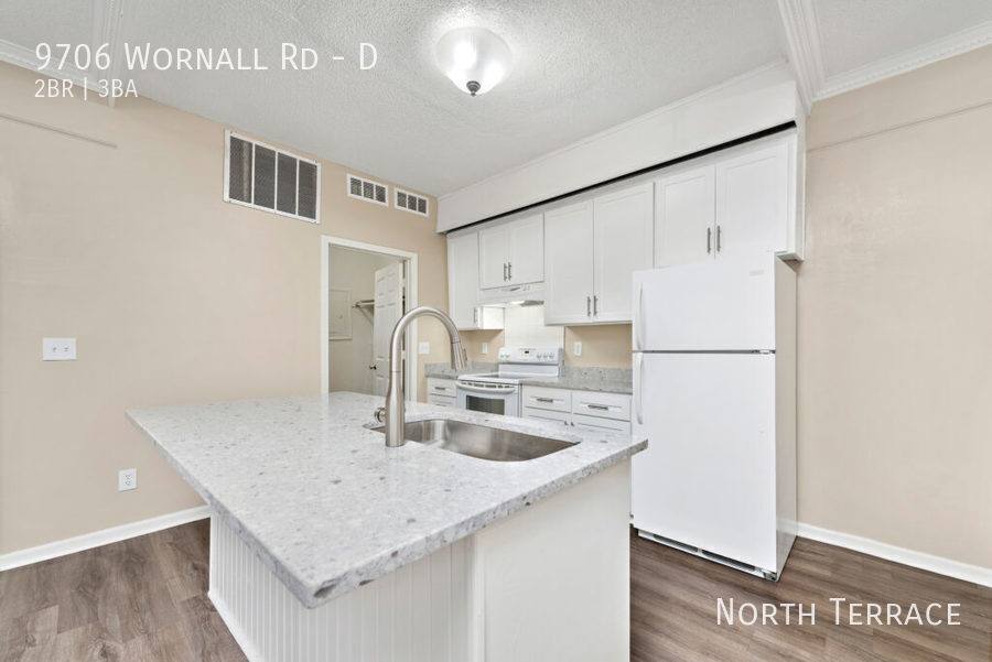 Townhouse for rent at 9706 Wornall Rd #D, Kansas City, MO 64114