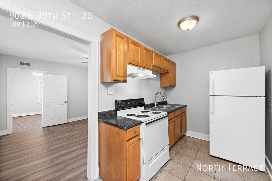 Apartment for rent at 902 E 39th St #2B, Kansas City, MO 64111