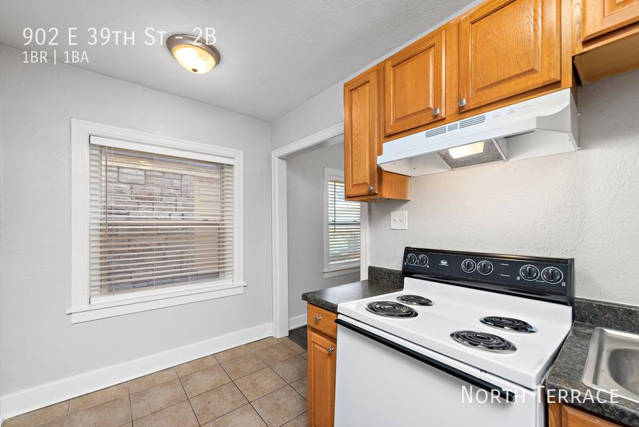 Apartment for rent at 902 E 39th St #2B, Kansas City, MO 64111