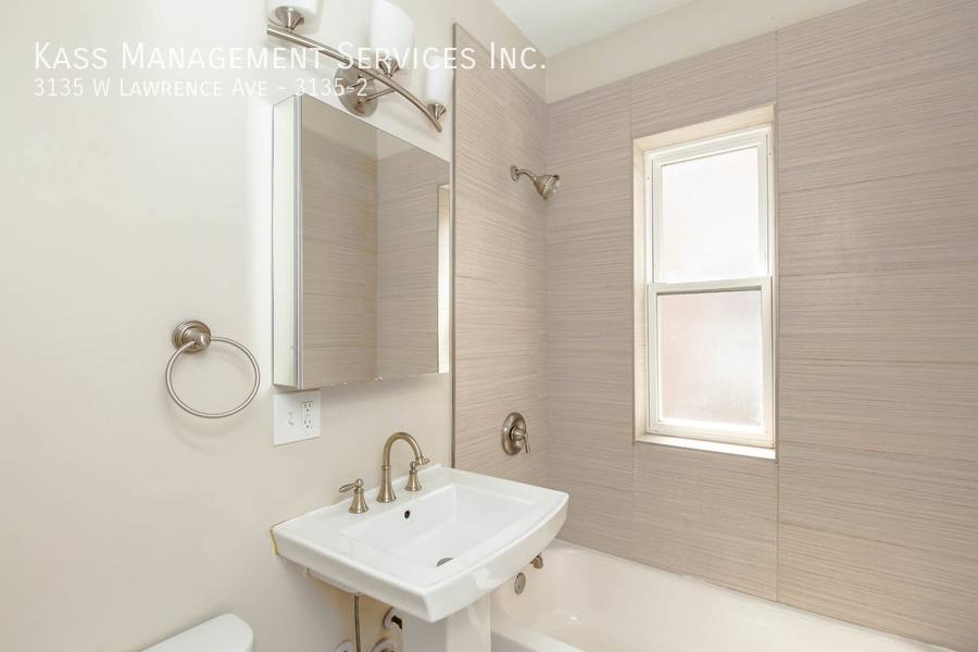 Apartment for rent at 3135 W Lawrence Ave #2, Chicago, IL 60625