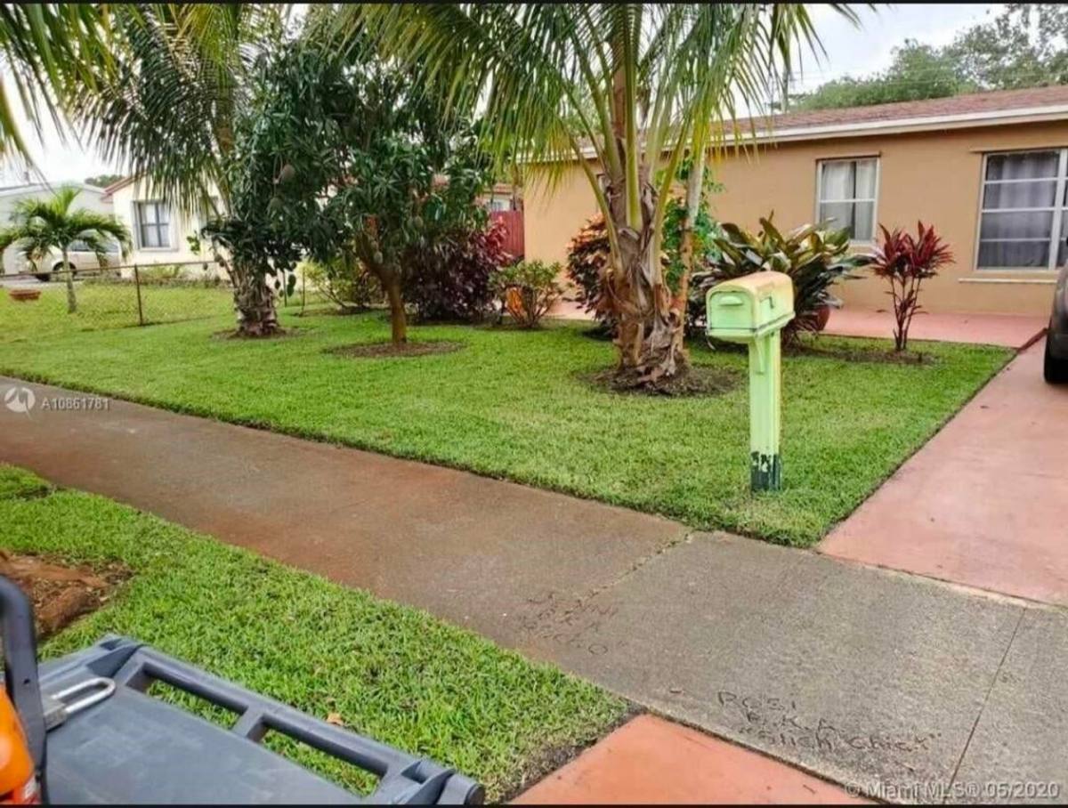 House for rent at 1420 N 70th Ave, Hollywood, FL 33024