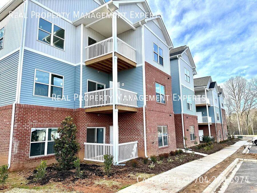 Townhouse for rent at 7006 Star Oaks Lane #103, Charlotte, NC 28262