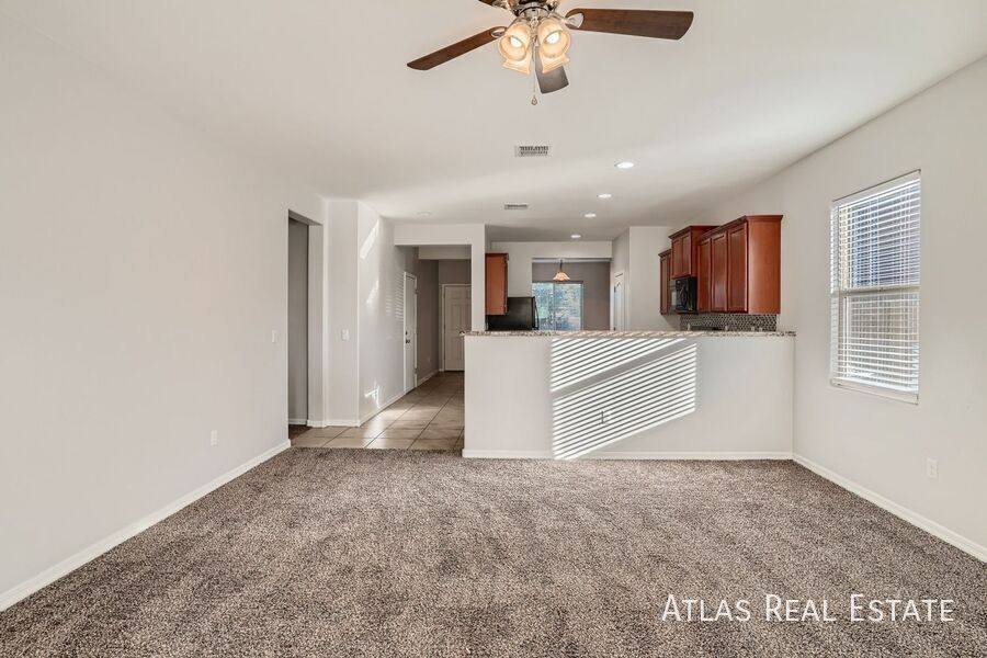House for rent at 8253 W Razorbill Dr, Tucson, AZ 85757