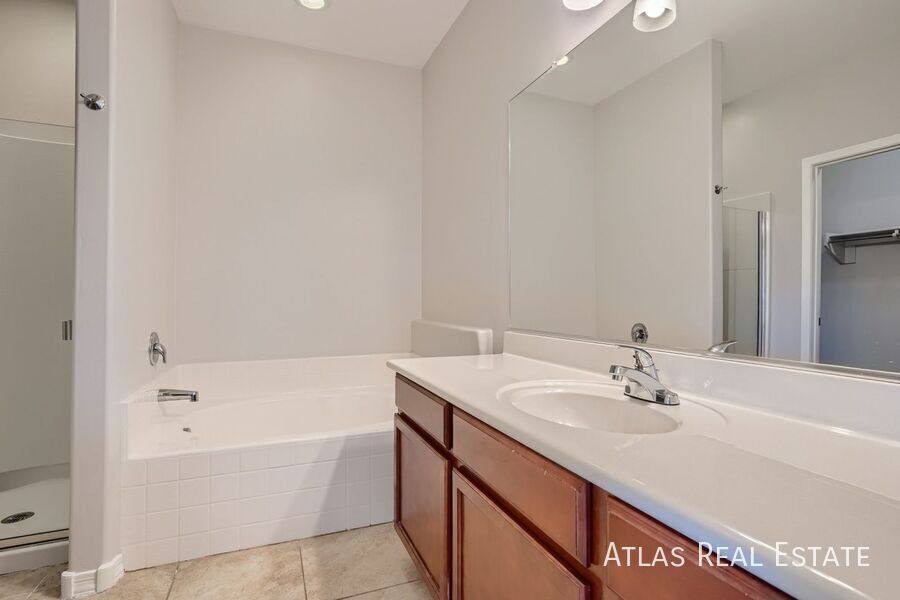 House for rent at 8253 W Razorbill Dr, Tucson, AZ 85757