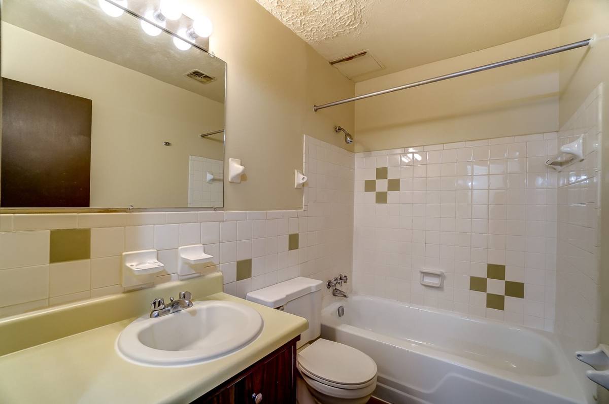 Apartment for rent at 4069 E Livingston Ave, Columbus, OH 43227