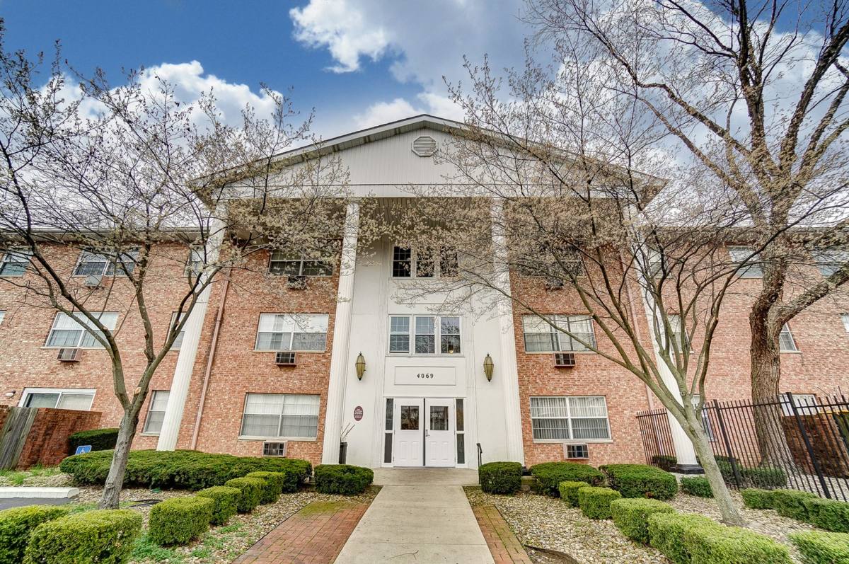 Apartment for rent at 4069 E Livingston Ave, Columbus, OH 43227