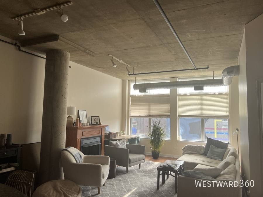 Apartment for rent at 111 S Morgan St #402, Chicago, IL 60607